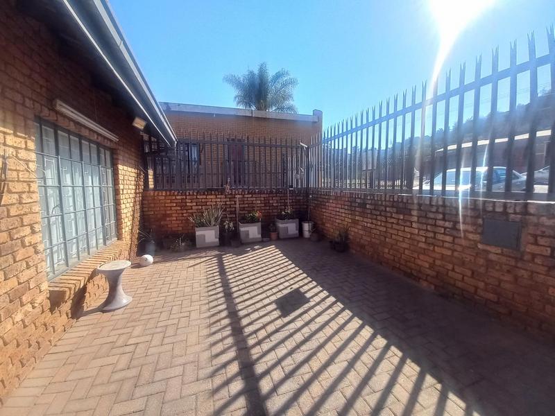 4 Bedroom Property for Sale in Laudium Gauteng