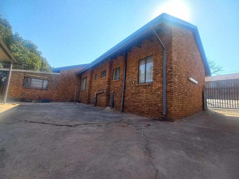 4 Bedroom Property for Sale in Laudium Gauteng
