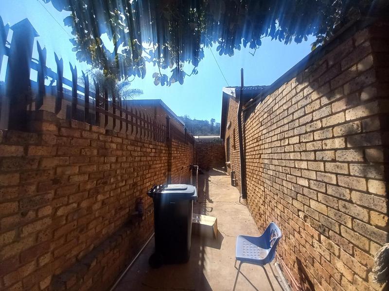 4 Bedroom Property for Sale in Laudium Gauteng