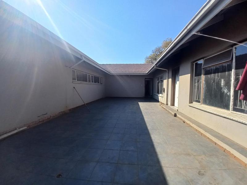 5 Bedroom Property for Sale in Lyttelton Manor Gauteng