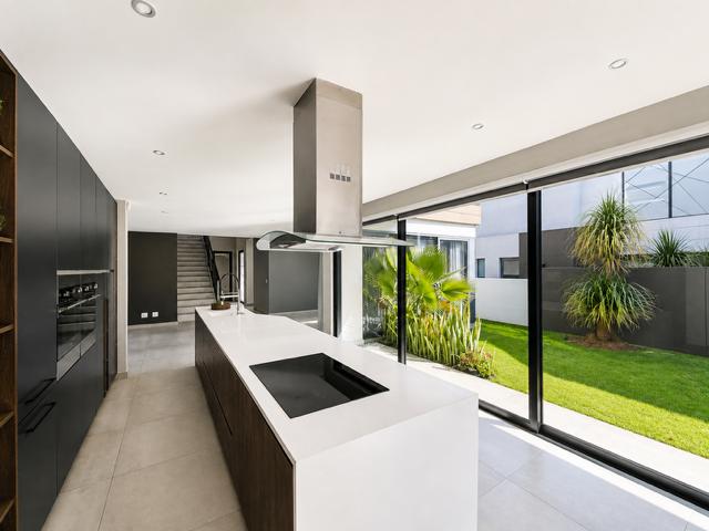 To Let 4 Bedroom Property for Rent in Sandown Gauteng