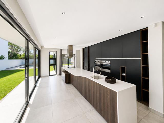 To Let 4 Bedroom Property for Rent in Sandown Gauteng