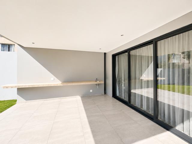 To Let 4 Bedroom Property for Rent in Sandown Gauteng