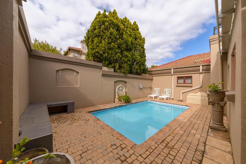 4 Bedroom Property for Sale in Faerie Glen Gauteng
