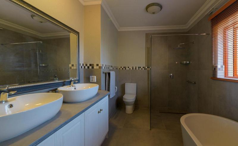 4 Bedroom Property for Sale in Faerie Glen Gauteng