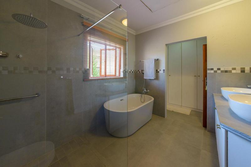 4 Bedroom Property for Sale in Faerie Glen Gauteng