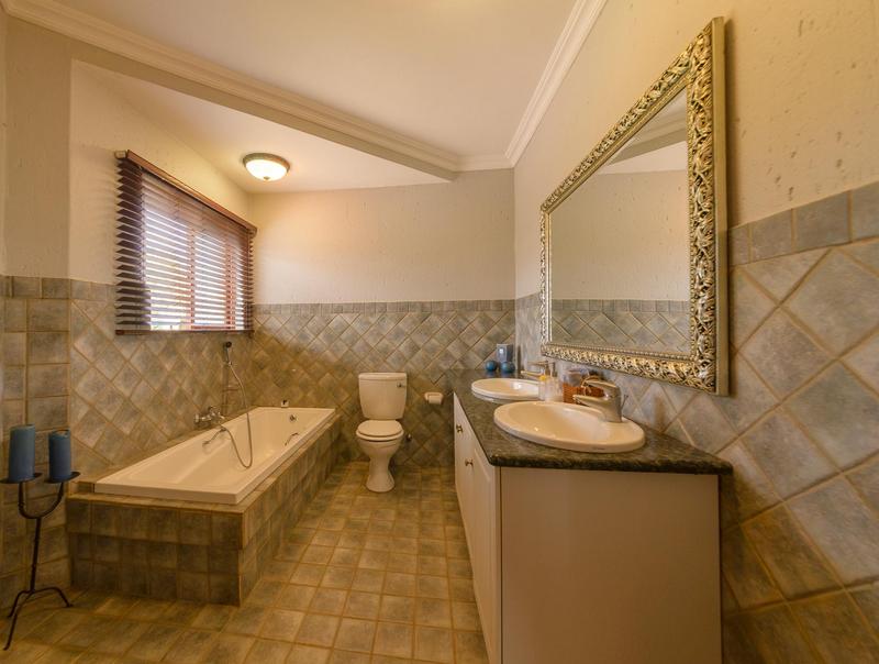 4 Bedroom Property for Sale in Faerie Glen Gauteng