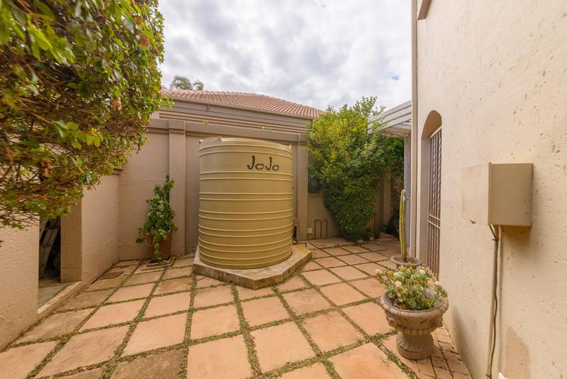 4 Bedroom Property for Sale in Faerie Glen Gauteng