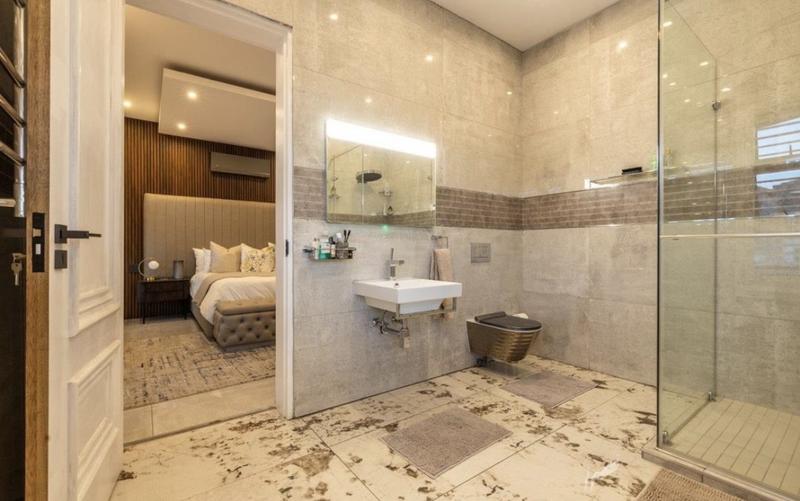 5 Bedroom Property for Sale in Blue Valley Golf Estate Gauteng