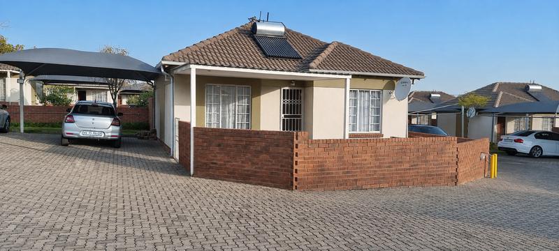 2 Bedroom Property for Sale in The Reeds Gauteng