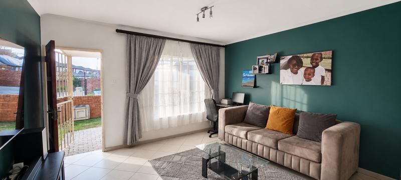 2 Bedroom Property for Sale in The Reeds Gauteng