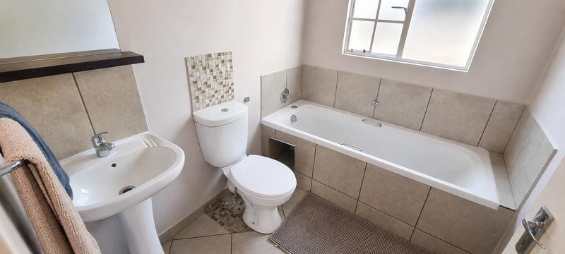2 Bedroom Property for Sale in The Reeds Gauteng