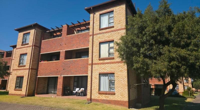 To Let 2 Bedroom Property for Rent in Randpark Ridge Gauteng