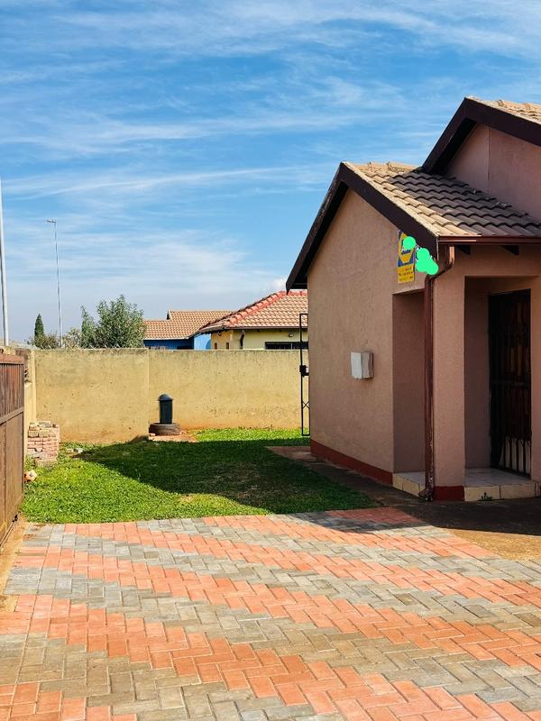 2 Bedroom Property for Sale in Dawn Park Gauteng