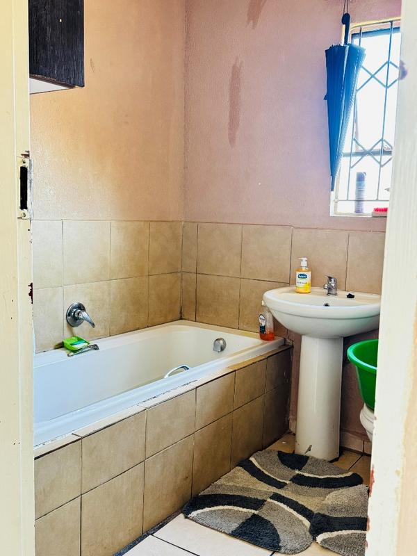 2 Bedroom Property for Sale in Dawn Park Gauteng