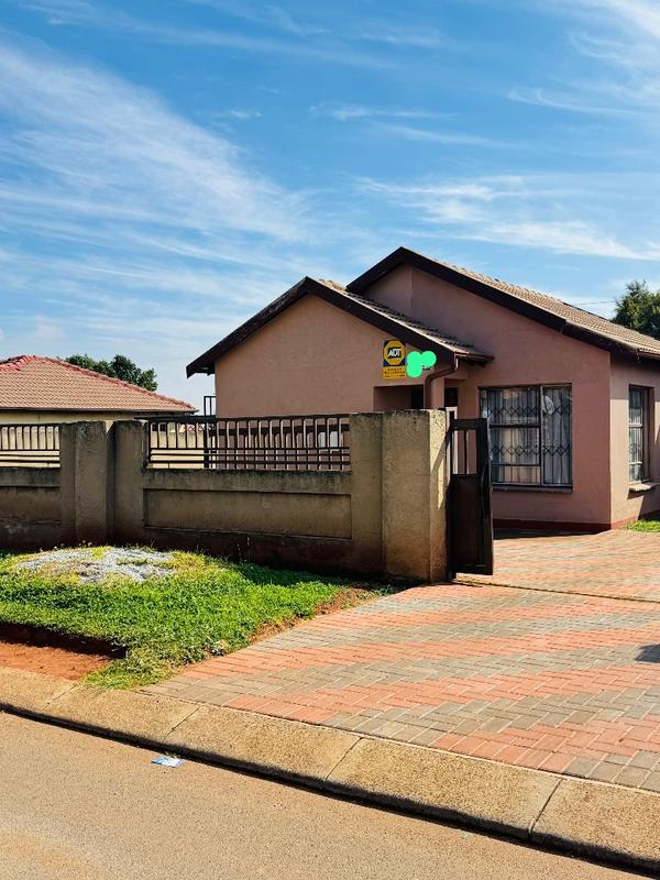 2 Bedroom Property for Sale in Dawn Park Gauteng