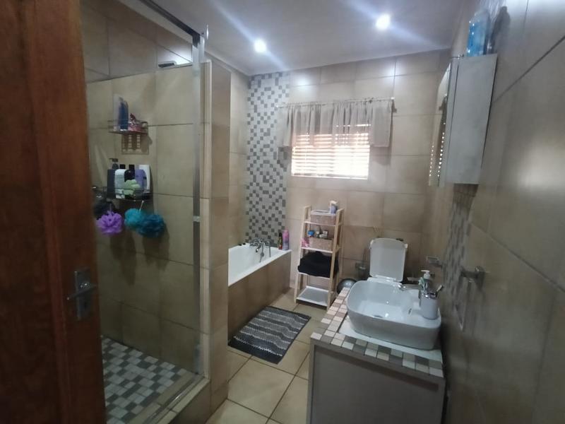 To Let 3 Bedroom Property for Rent in Casseldale Gauteng