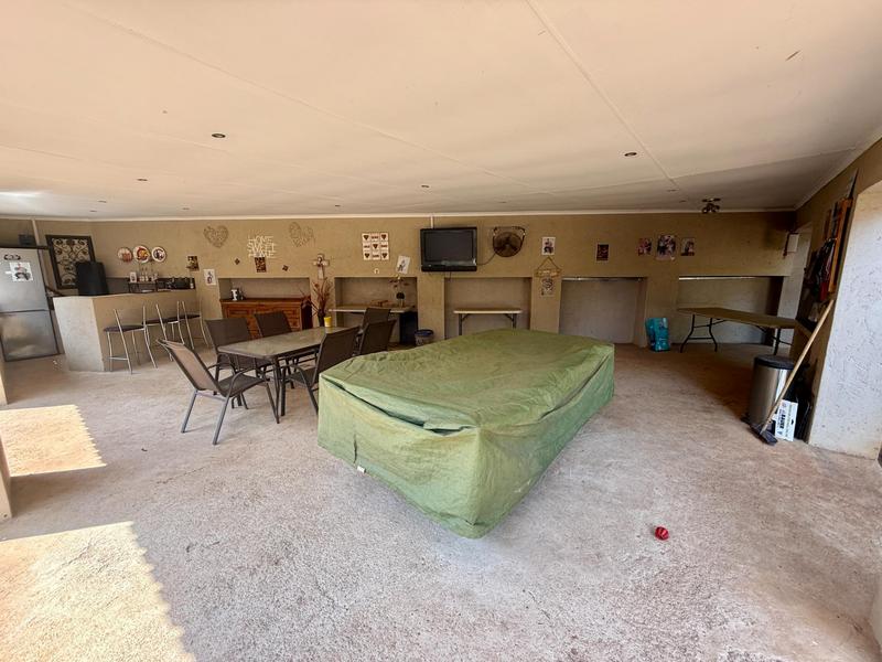 5 Bedroom Property for Sale in Rooihuiskraal Gauteng