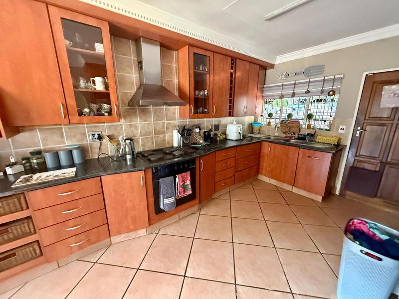 5 Bedroom Property for Sale in Rooihuiskraal Gauteng