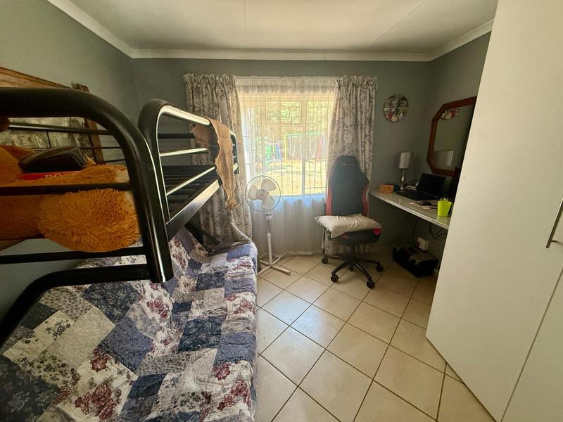 5 Bedroom Property for Sale in Rooihuiskraal Gauteng