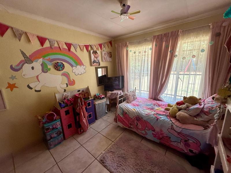 5 Bedroom Property for Sale in Rooihuiskraal Gauteng