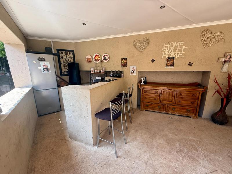 5 Bedroom Property for Sale in Rooihuiskraal Gauteng