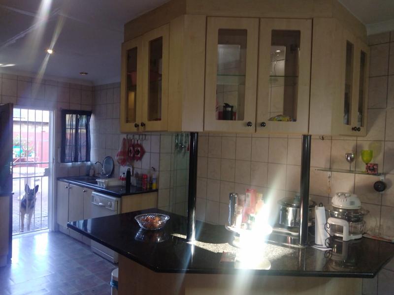 5 Bedroom Property for Sale in Rooihuiskraal North Gauteng
