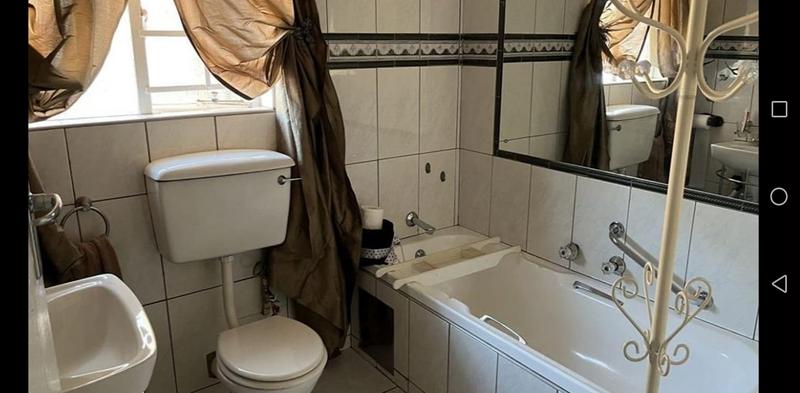 5 Bedroom Property for Sale in Rooihuiskraal North Gauteng