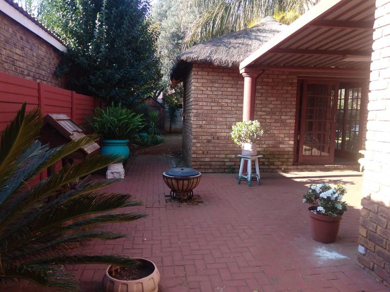 5 Bedroom Property for Sale in Rooihuiskraal North Gauteng