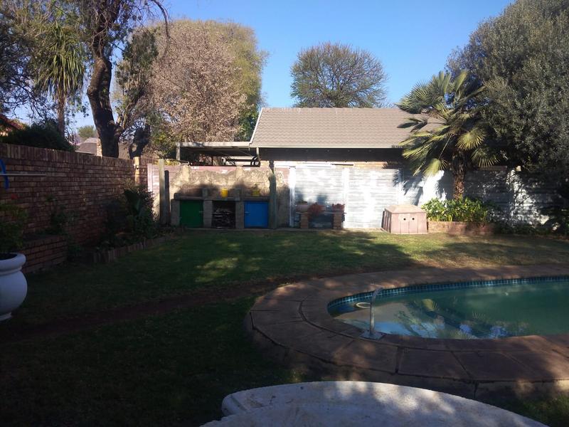 5 Bedroom Property for Sale in Rooihuiskraal North Gauteng