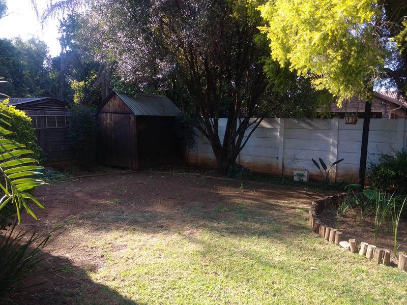 5 Bedroom Property for Sale in Rooihuiskraal North Gauteng
