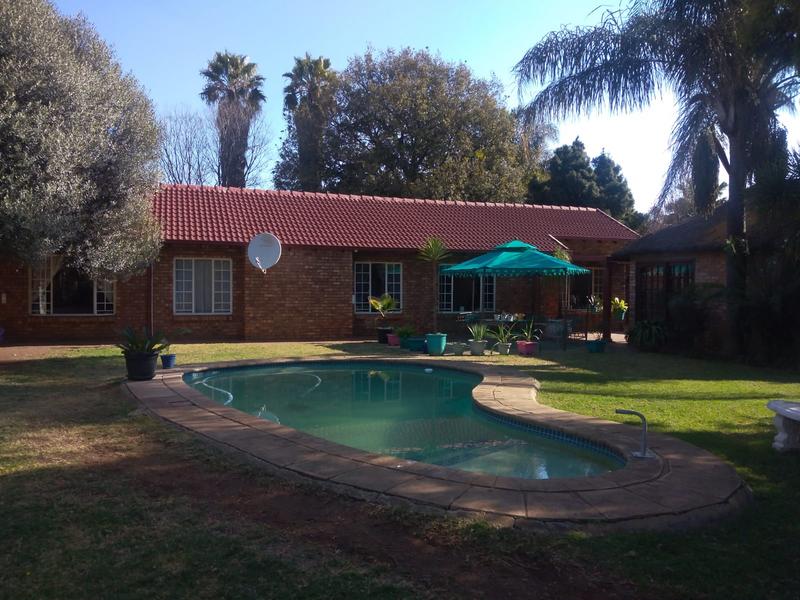 5 Bedroom Property for Sale in Rooihuiskraal North Gauteng