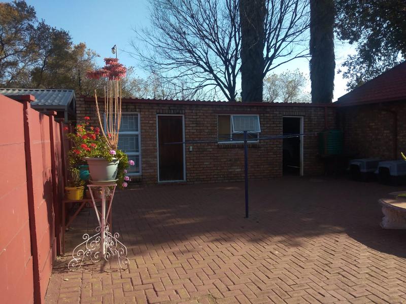 5 Bedroom Property for Sale in Rooihuiskraal North Gauteng