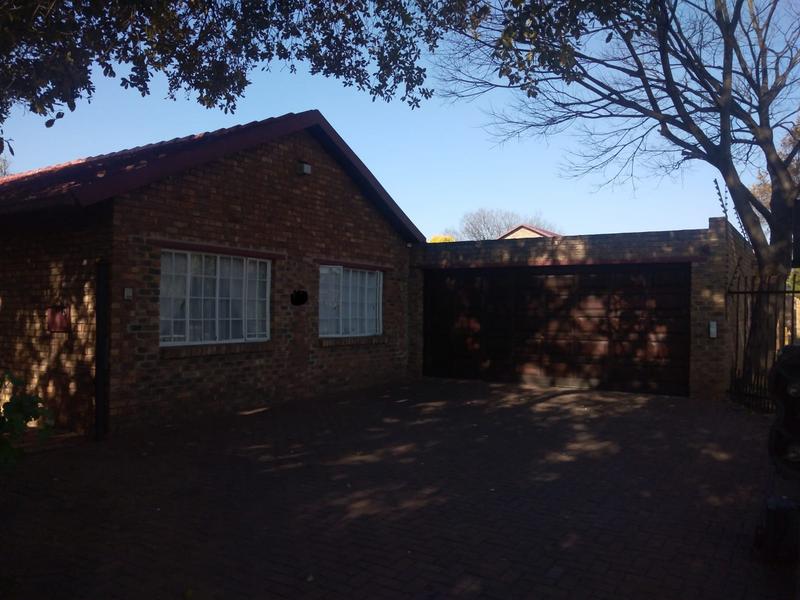 5 Bedroom Property for Sale in Rooihuiskraal North Gauteng