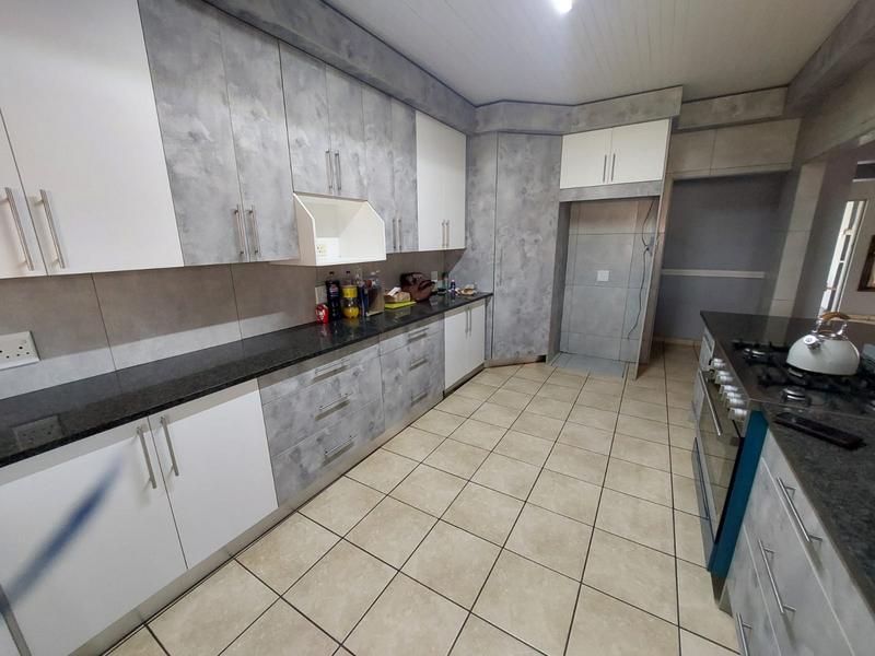 To Let 3 Bedroom Property for Rent in Flora Gardens Gauteng