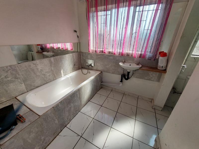 To Let 3 Bedroom Property for Rent in Flora Gardens Gauteng