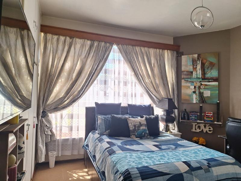 2 Bedroom Property for Sale in Strubenvale Gauteng