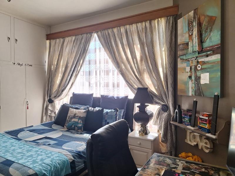 2 Bedroom Property for Sale in Strubenvale Gauteng