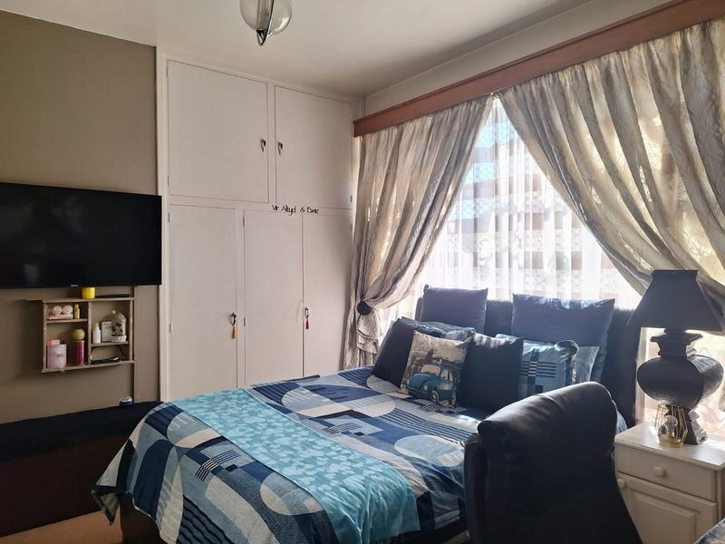 2 Bedroom Property for Sale in Strubenvale Gauteng