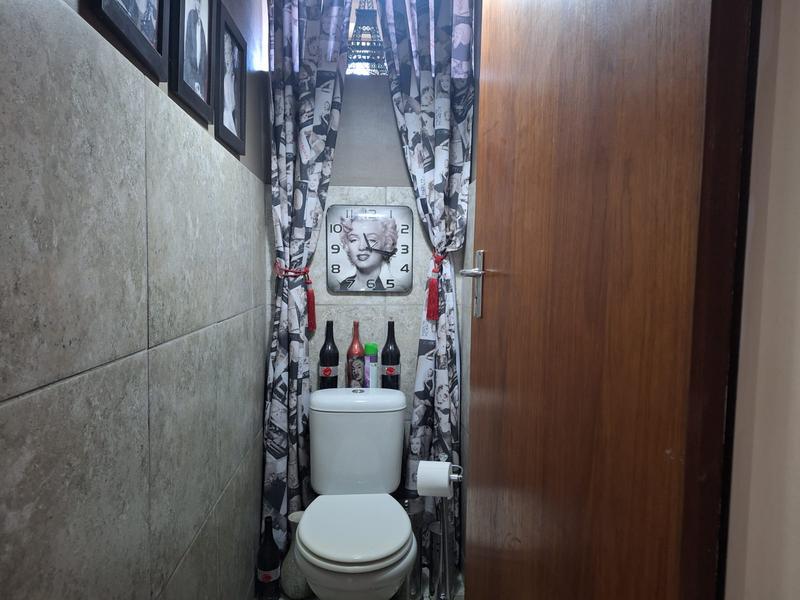 2 Bedroom Property for Sale in Strubenvale Gauteng