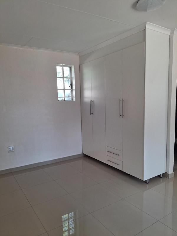 To Let 3 Bedroom Property for Rent in Greenside Gauteng