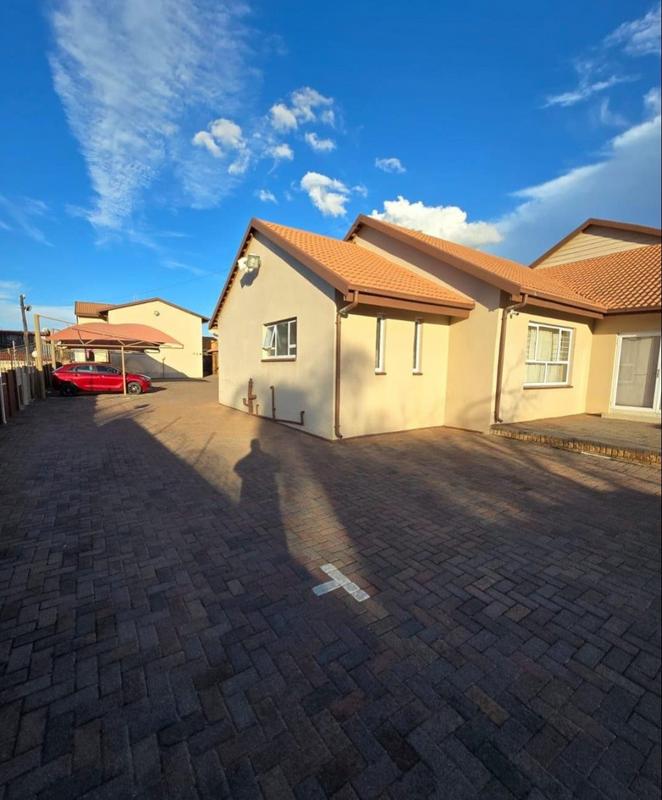 2 Bedroom Property for Sale in New Redruth Gauteng