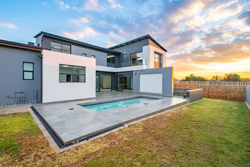 5 Bedroom Property for Sale in Midstream Heights Gauteng