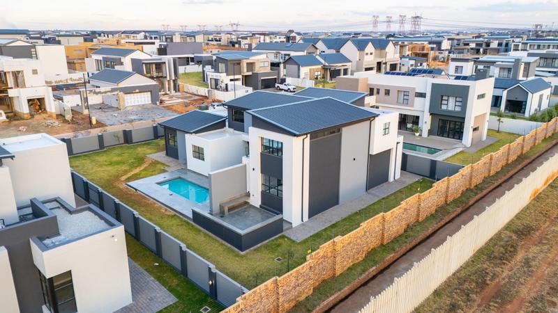 5 Bedroom Property for Sale in Midstream Heights Gauteng