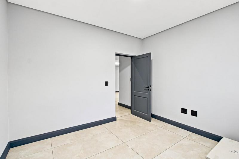 5 Bedroom Property for Sale in Midstream Heights Gauteng