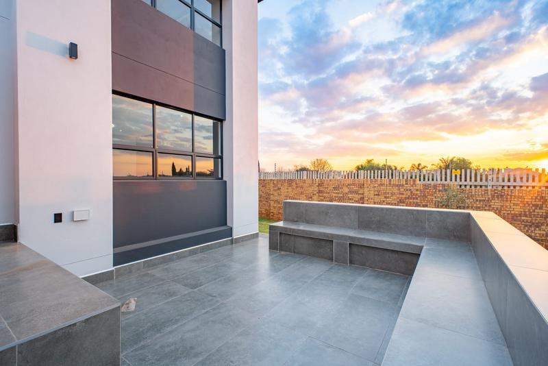 5 Bedroom Property for Sale in Midstream Heights Gauteng