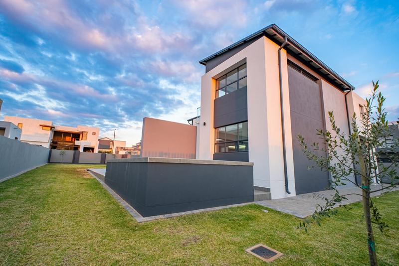 5 Bedroom Property for Sale in Midstream Heights Gauteng