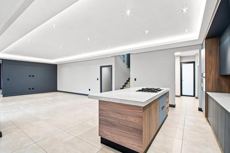 5 Bedroom Property for Sale in Midstream Heights Gauteng