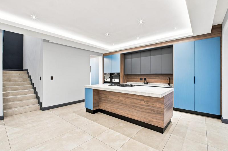5 Bedroom Property for Sale in Midstream Heights Gauteng