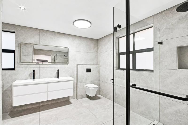 5 Bedroom Property for Sale in Midstream Heights Gauteng